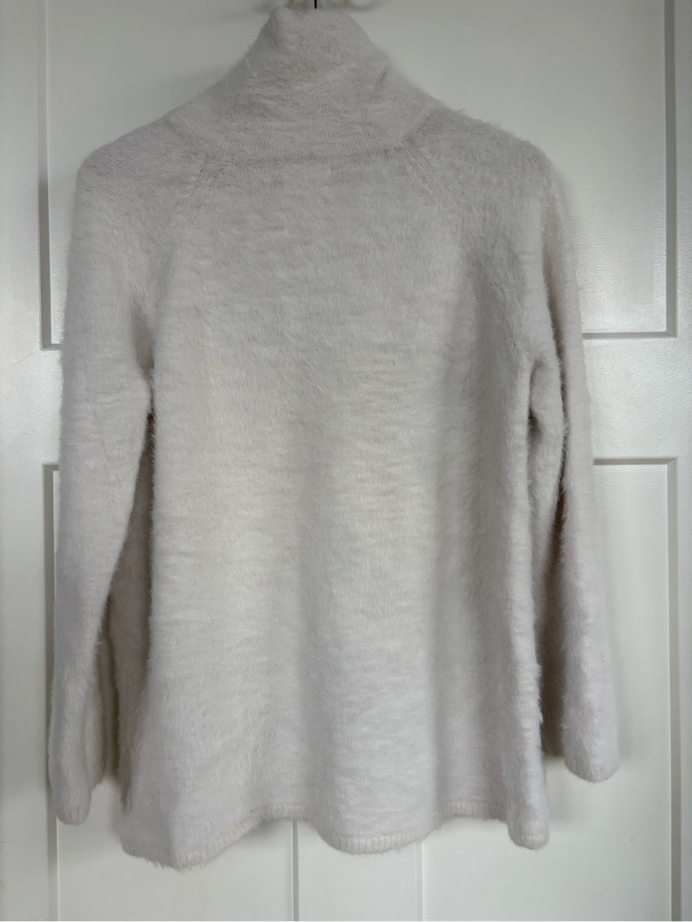 Lou & Grey Fuzzy White Super Soft Turtle Neck Sweater Size: Small